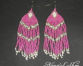 Earrings woven pink, white details.