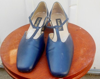 shoes / 80s as 30s / size 9.5M / 80s vintage / man made / mid heels / 2.75b / 10.75 length outsole / 2.0 heels / savannahwillow A