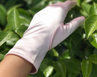 Soft pink Gloves. Princess Gloves. Quinceanera gloves.