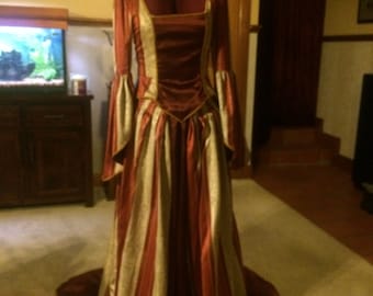 Victorian Gown with Bustle "ALEXANDRA"