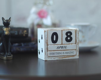 Perpetual wooden block calendar, desk calendar, white calendar, cat calendar, shabby chick calendar, cat lover gift, inspiring quotes