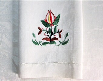 Vintage Embroidery Linen Towel Arts and Crafts Era Embroidered Guest Hand Towel Tulips Bed and Bath Towel Craftsman Style Vintage Linens