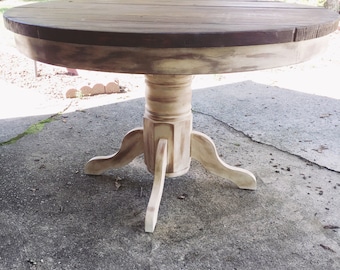 Round Pedestal Farmhouse Table