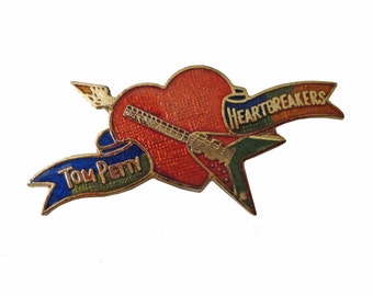 TOM PETTY & The HEARTBREAKERS vintage enamel pin button badge lapel rock band
