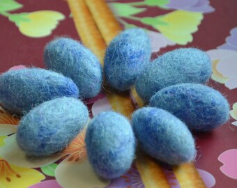 8pcs Felted Wool Pebbles (Light Blue with Blue)