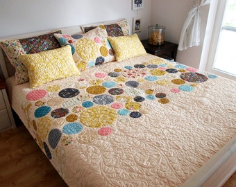 queen size quilt, dotty quilt, modern quilt, homemade quilt, patchwork, patchwork quilt, handmade quilt, quilted pillow shams, bedding,