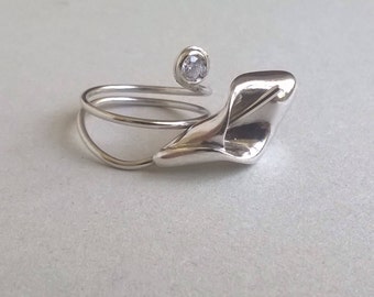 Calla ring-white flower-wedding-bride-engagement gift-zircon-white stone-contemporary jewels-excellent portability-sculpted in wax-for her