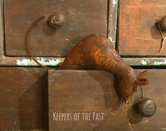 Early Primitive Leather Cuboard Mouse !