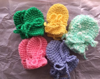 Hand crochet baby mittens - no thumbs - 6-12 months