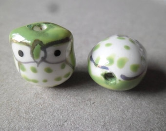 x 2 white/light green owls 18 ceramic beads x 15 x 13 mm