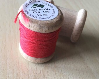 Coil beaded silk 106 red geranium "at AU ver à soie"