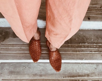 Woven leather mules - dark tan