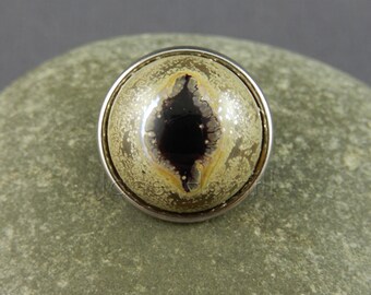 Jewellery popper, jewellery snap, jewellery chunk, interchangeable jewellery, dragon's eye, reptile eye, glass, steampunk, LARP, cosplay