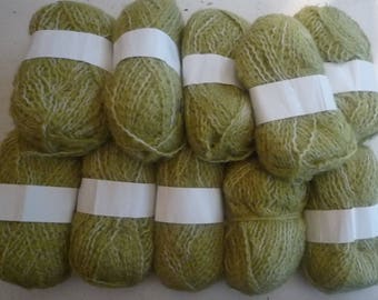 10 balls of wool-blend Heather Green light/white