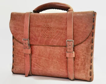 Cartable livre sac boucle cartable en cuir vintage des années 70 structuré étui ceinture main usinée Attache grand brun rustique Mens Womens unisexe