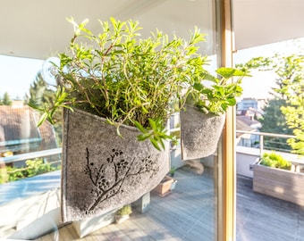 Window planter / 2 SUCTION CUPS INCLUDED / Wall planter / Vertical garden / Planter / Mini planter for windows / Various designs on felt