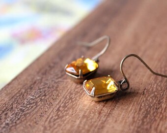 vintage glass earrings - mustard