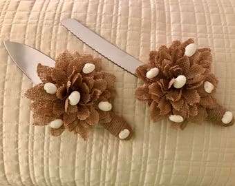 Beach Wedding Cake Knife Serving Set. Wedding Cake Cutter. Burlap Wedding Cake Knife. Seashell Wedding Cake Servers. Coastal wedding.