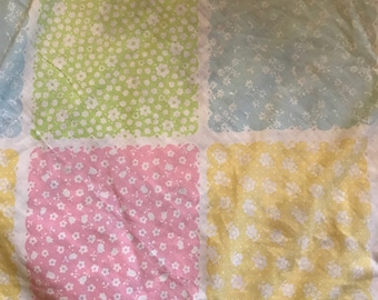 quilted print twin flat bed sheet cutter quality threadbare in middle stretched out elastic