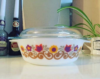 Vintage Briarwood Pyrex casserole dish with lid