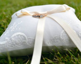 Wedding pillow, ring pillow, ring bearer pillow, embroidery, silk