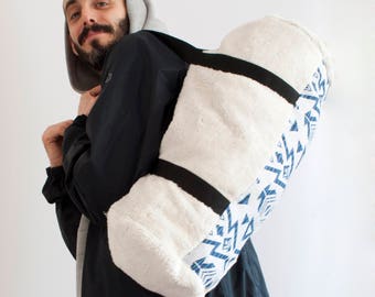 Flauschig Upcycled BARREL BAG / SPORTASCHE / Tragetasche