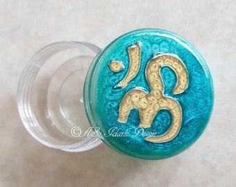 Small box plastic screw personalized Ohm / Aum / Om