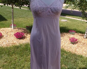 VANITY FAIR SLIP vintage pink nylon 36 S lace bust