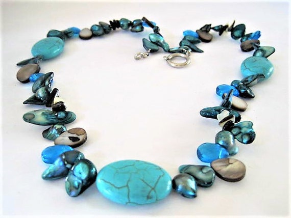 Howlite Large Bead Necklace, Abalone Chunks, Southwestern Boho, Vintage Turquoise Color, Trendy Style