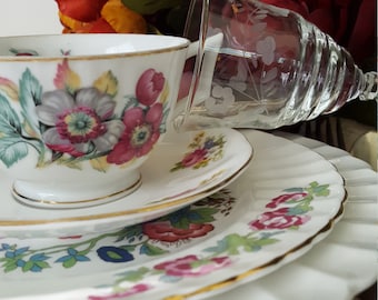 Vintage Mismatched China, Vintage Wedding, Dinner Party, Luncheon, Tea Party, Bridesmaids Gifts, Hostess Gifts, Shabby Chic,4pc placesetting