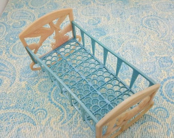 Thomas Toys Rocking Cradle Toy Furniture Hard Plastic Pink Blue
