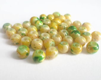 20 green, yellow painted glass 4mm beads