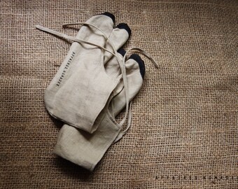 Room shoes Tabi Tabi socks. linen. hand dyed 旅. 足袋 room shoes.