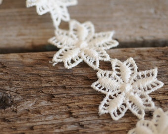 1930's flower applique trim 8 pieces