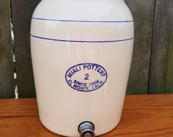 Miali Pottery 2 gallon water crock with lid