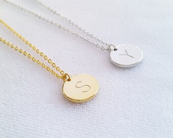 Custom Initial Disc Necklace, Personalized Hand Stamped Gold/Silver Coin Charm Necklace, Letter Monogram Circle Pendant, Bridesmaid gift