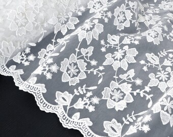 Embroidery/white organza fabric embroidered scalloped slightly broken x 50cm