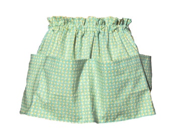 Gathering Apron, Gardening Apron, Clothespin Apron, Harvest Apron 4 Large Pockets in Green