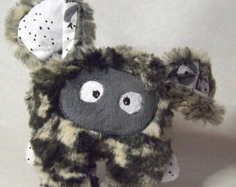 Original, soft and unique blanket "mini-bestiole" fawn - by Chatfildroit