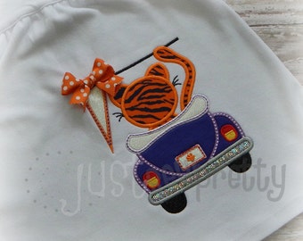 Tiger in Bug Embroidery Applique Design