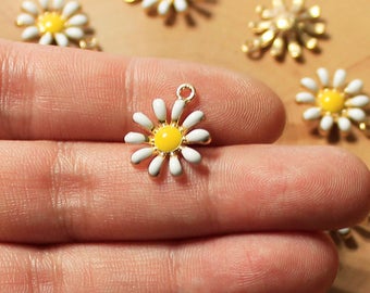 Daisy Charms, Enamel Charms, Flower Charms, Gold Tone Charms, Jewelry Supply, Jewelry Findings, Crafts, Canadian Seller, Ships from Canada