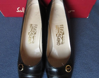 Salvatore Ferragamo Shoes with Button, Ferragamo Black Pumps Size 9, Vintage Salvatore Ferragamo Black Heels with Ferragamo Button