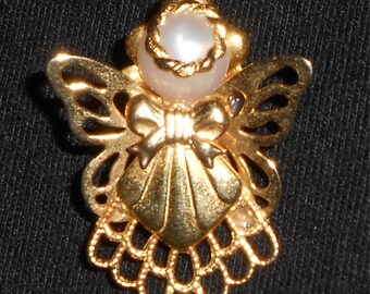 Cute gold angel pin, butterfly wings with apron.