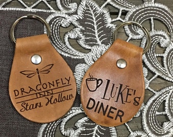 Dragonfly Inn or Luke's Diner Stars Hollow Key Chain Fob - Gilmore Girls Lorelei Rory Hotel - TV Movie - Brown Tan Leather