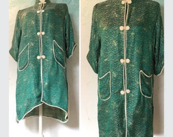 50s Satin bathrobe, Housecoat with Mandarin collar. Emerald green Oriental robe