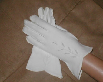 Vintage 1940's WHITE Cotton Dress Gloves