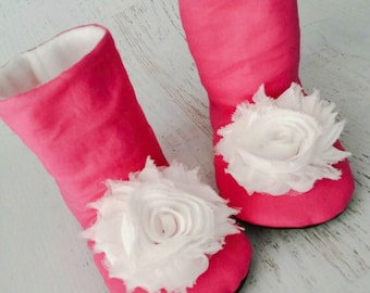 Baby booties - Pink baby girl boots - winter boots - toddler girl boots - flower boots - soft sole boots - slipper