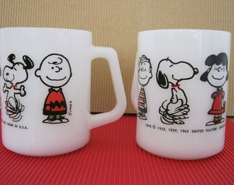 Peanuts Mug - Snoopy, Lucy, Charlie Brown, Linus - Federal - White Milk Glass Vintage - Collectible