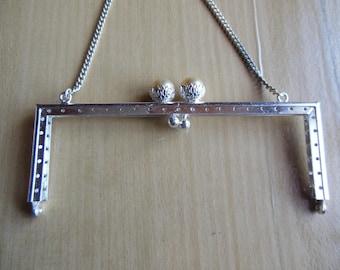Bag in silver metal clasp