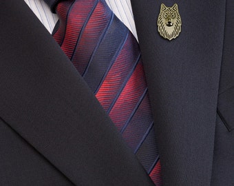 Wolf brooch - gold.